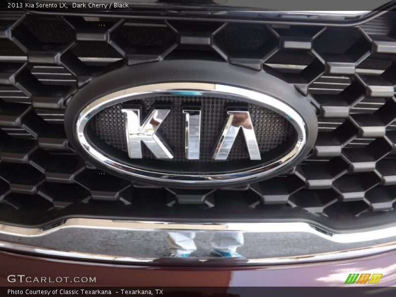Dark Cherry / Black 2013 Kia Sorento LX