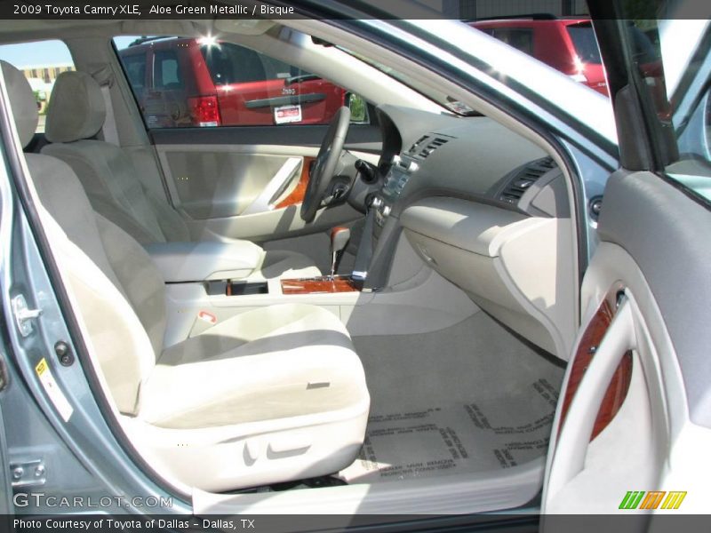 Aloe Green Metallic / Bisque 2009 Toyota Camry XLE