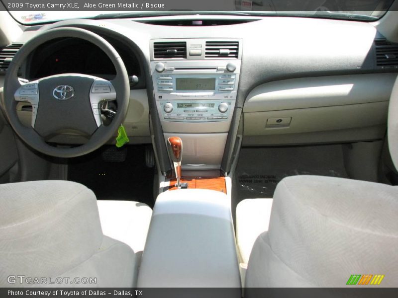 Aloe Green Metallic / Bisque 2009 Toyota Camry XLE
