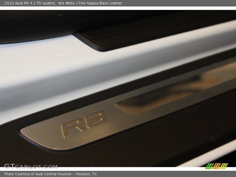 Ibis White / Fine Nappa Black Leather 2010 Audi R8 4.2 FSI quattro