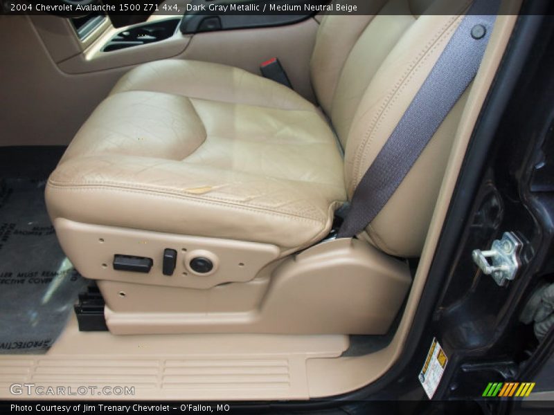 Dark Gray Metallic / Medium Neutral Beige 2004 Chevrolet Avalanche 1500 Z71 4x4