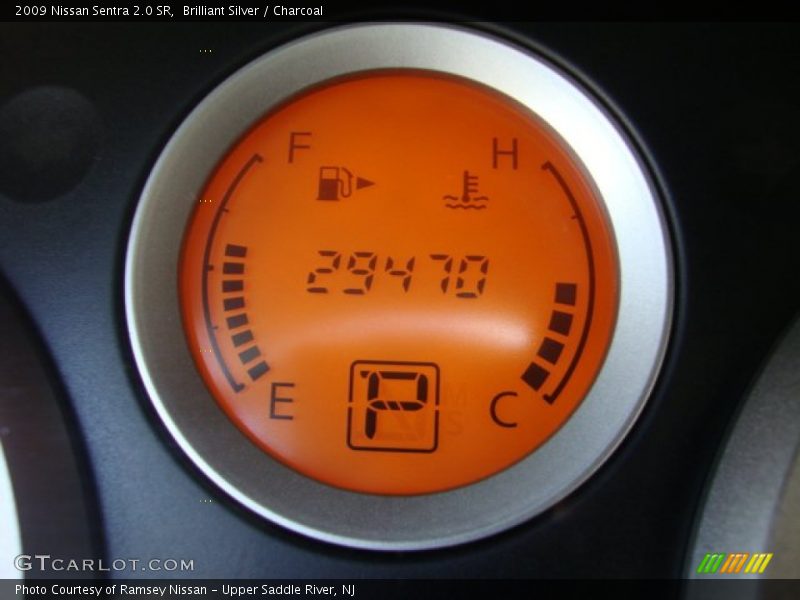 Brilliant Silver / Charcoal 2009 Nissan Sentra 2.0 SR