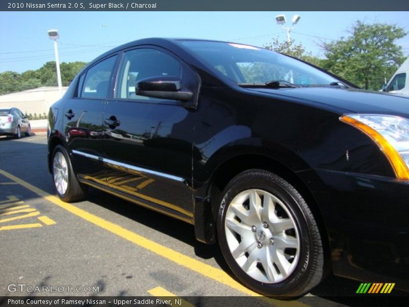 Super Black / Charcoal 2010 Nissan Sentra 2.0 S