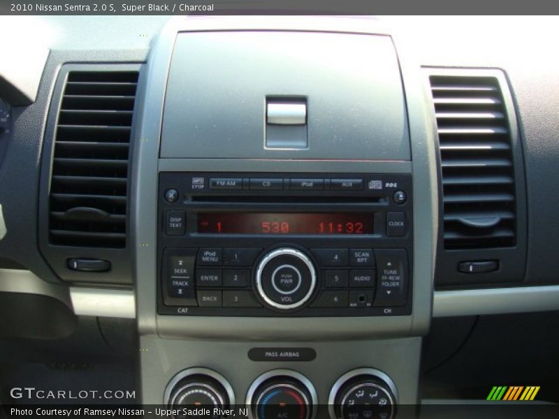 Super Black / Charcoal 2010 Nissan Sentra 2.0 S