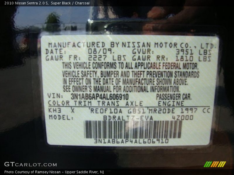 Super Black / Charcoal 2010 Nissan Sentra 2.0 S