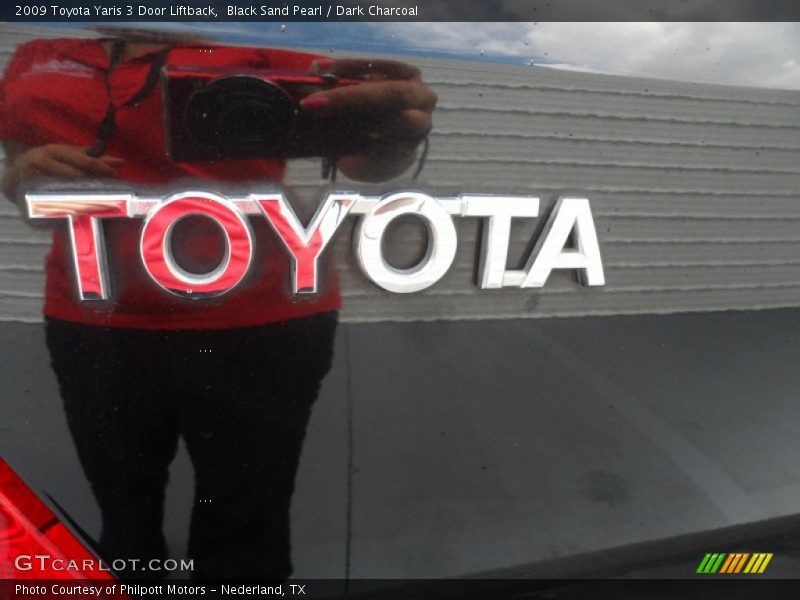 Black Sand Pearl / Dark Charcoal 2009 Toyota Yaris 3 Door Liftback