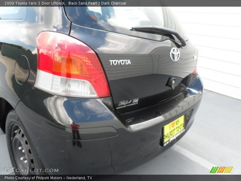 Black Sand Pearl / Dark Charcoal 2009 Toyota Yaris 3 Door Liftback