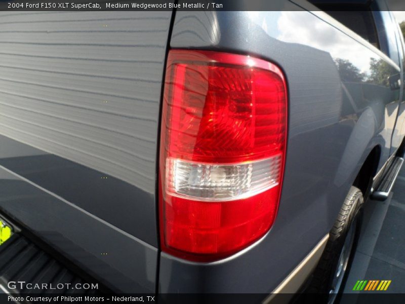 Medium Wedgewood Blue Metallic / Tan 2004 Ford F150 XLT SuperCab
