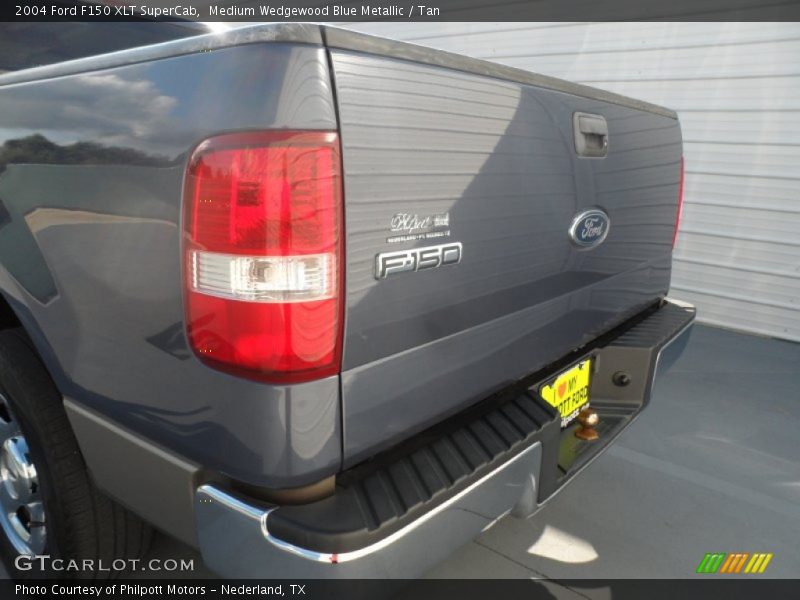 Medium Wedgewood Blue Metallic / Tan 2004 Ford F150 XLT SuperCab