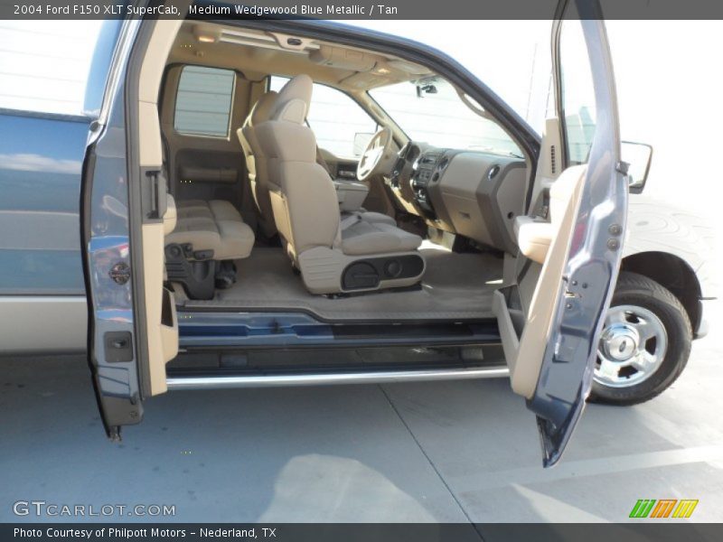 Medium Wedgewood Blue Metallic / Tan 2004 Ford F150 XLT SuperCab