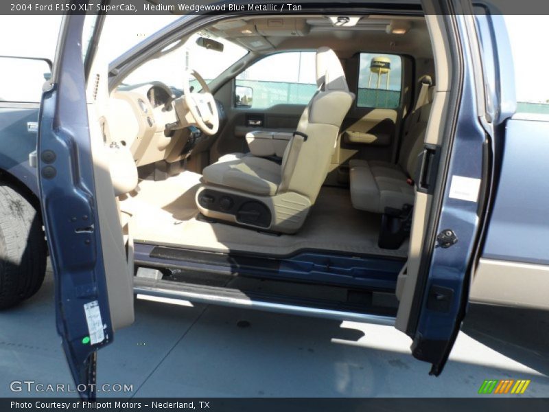 Medium Wedgewood Blue Metallic / Tan 2004 Ford F150 XLT SuperCab