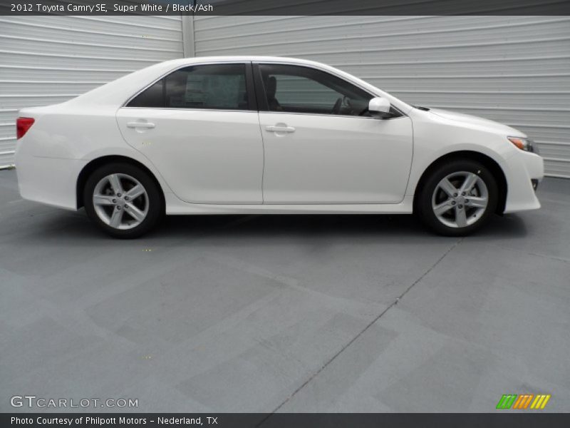 Super White / Black/Ash 2012 Toyota Camry SE