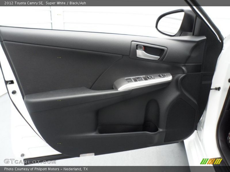 Super White / Black/Ash 2012 Toyota Camry SE