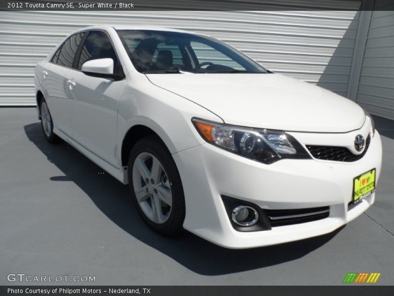 Super White / Black 2012 Toyota Camry SE