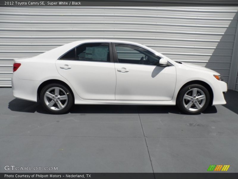 Super White / Black 2012 Toyota Camry SE