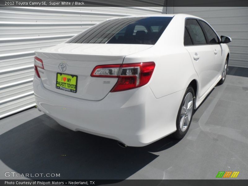 Super White / Black 2012 Toyota Camry SE