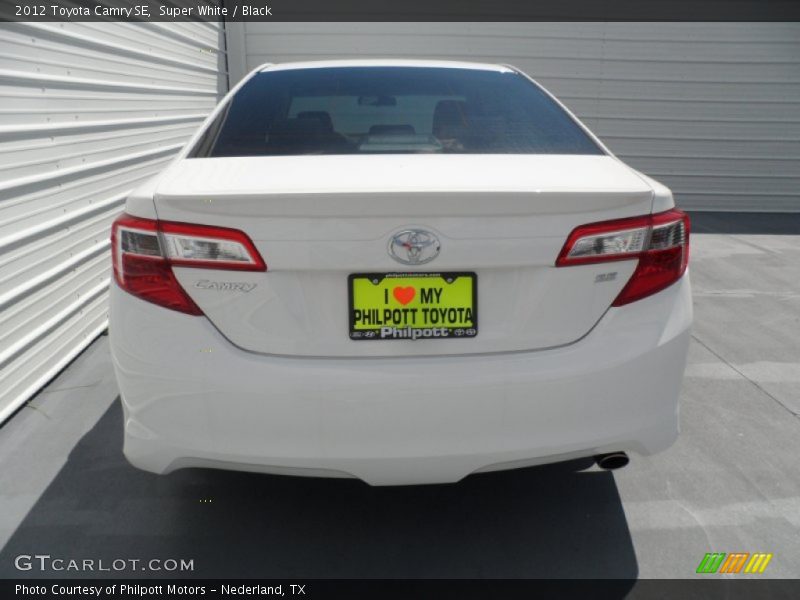 Super White / Black 2012 Toyota Camry SE