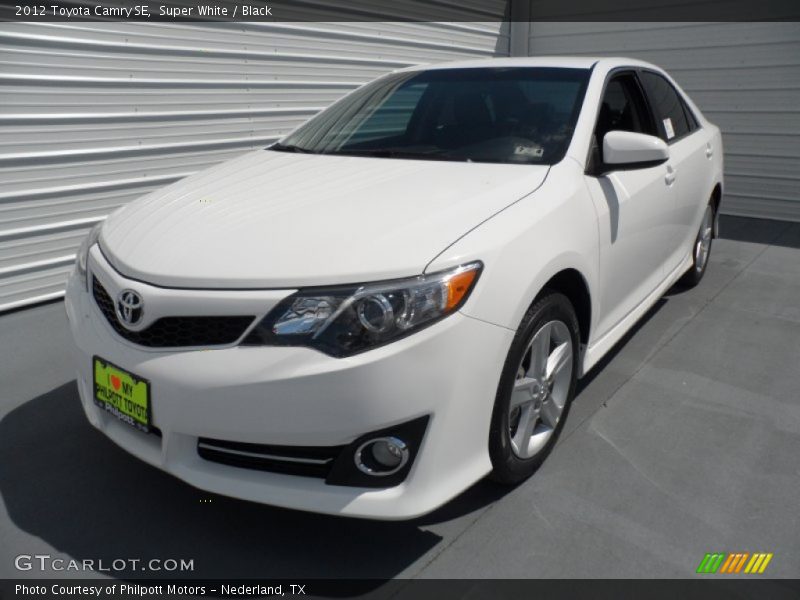 Super White / Black 2012 Toyota Camry SE