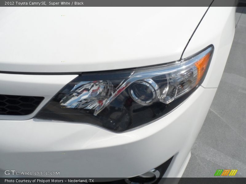 Super White / Black 2012 Toyota Camry SE