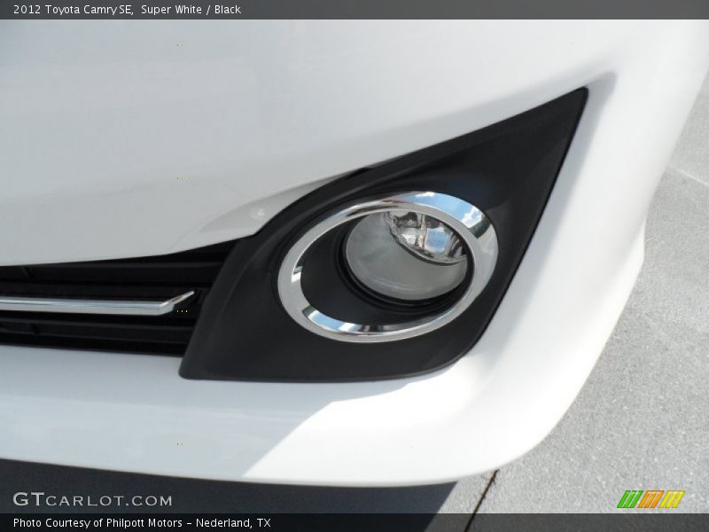 Super White / Black 2012 Toyota Camry SE