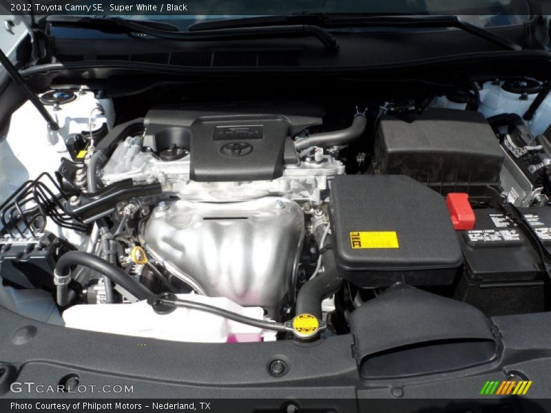 Super White / Black 2012 Toyota Camry SE