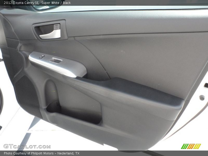 Super White / Black 2012 Toyota Camry SE