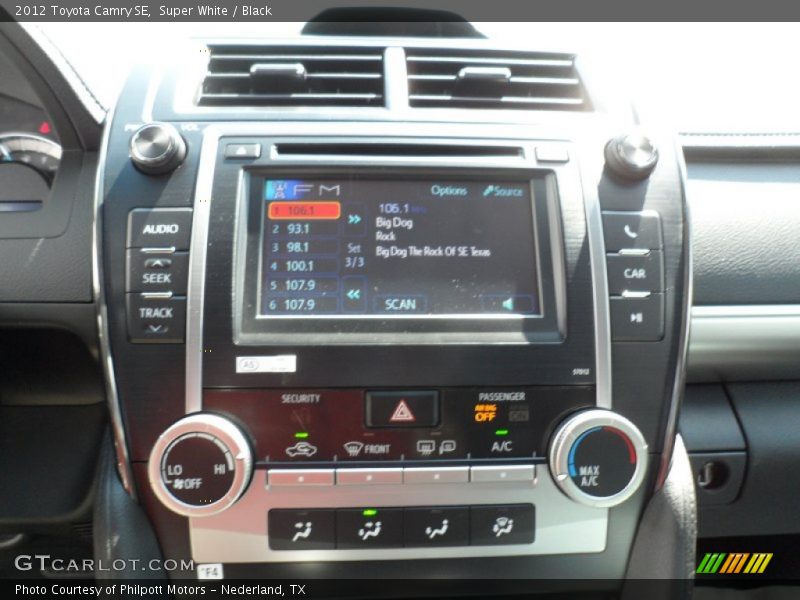 Super White / Black 2012 Toyota Camry SE