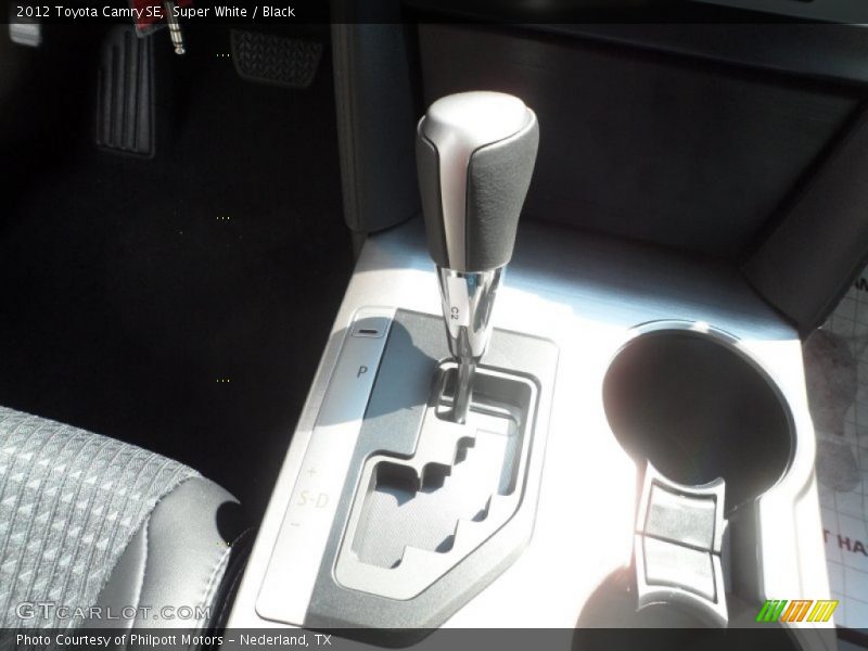 Super White / Black 2012 Toyota Camry SE
