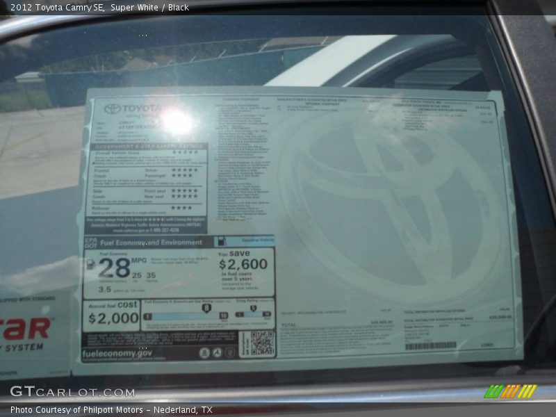 Super White / Black 2012 Toyota Camry SE