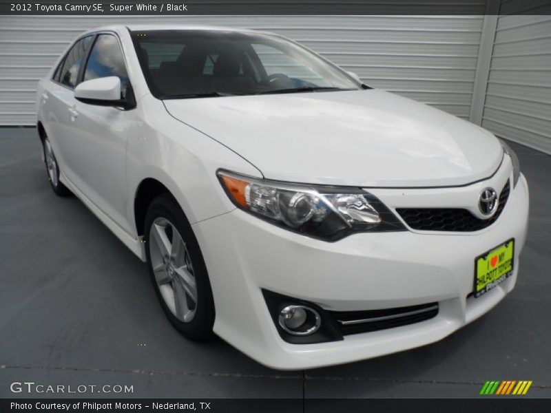 Super White / Black 2012 Toyota Camry SE