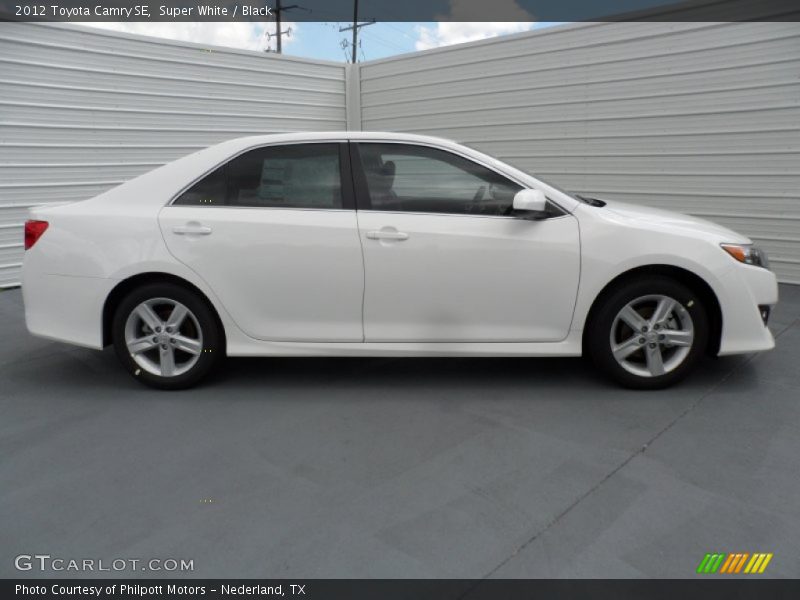 Super White / Black 2012 Toyota Camry SE
