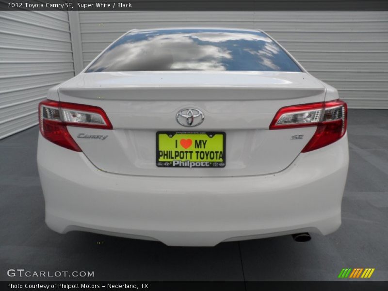 Super White / Black 2012 Toyota Camry SE