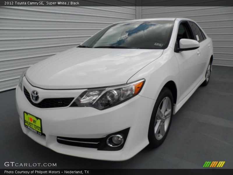 Super White / Black 2012 Toyota Camry SE