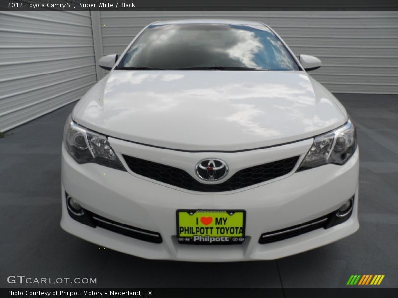 Super White / Black 2012 Toyota Camry SE