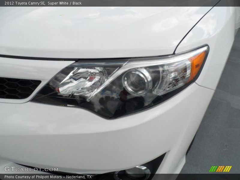 Super White / Black 2012 Toyota Camry SE