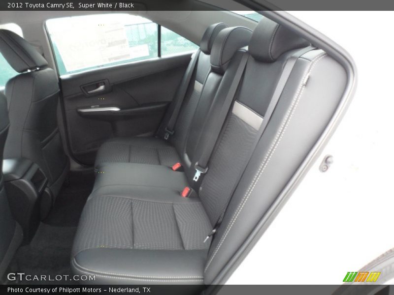 Super White / Black 2012 Toyota Camry SE