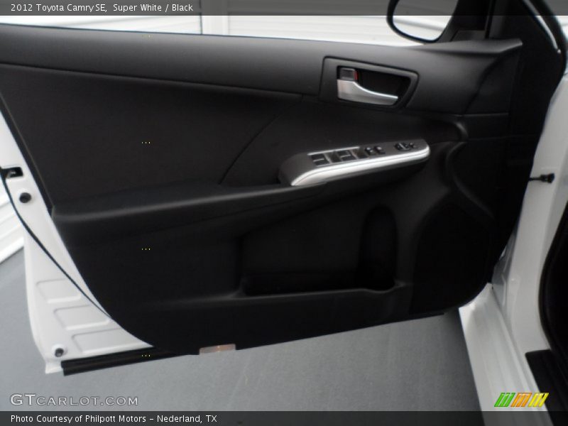 Super White / Black 2012 Toyota Camry SE