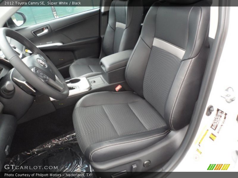 Super White / Black 2012 Toyota Camry SE