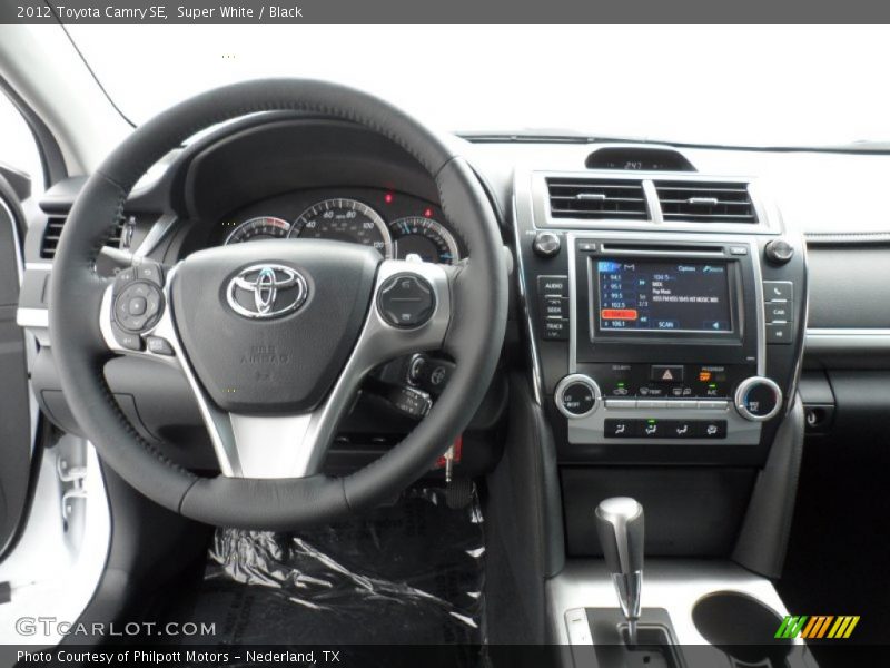Super White / Black 2012 Toyota Camry SE
