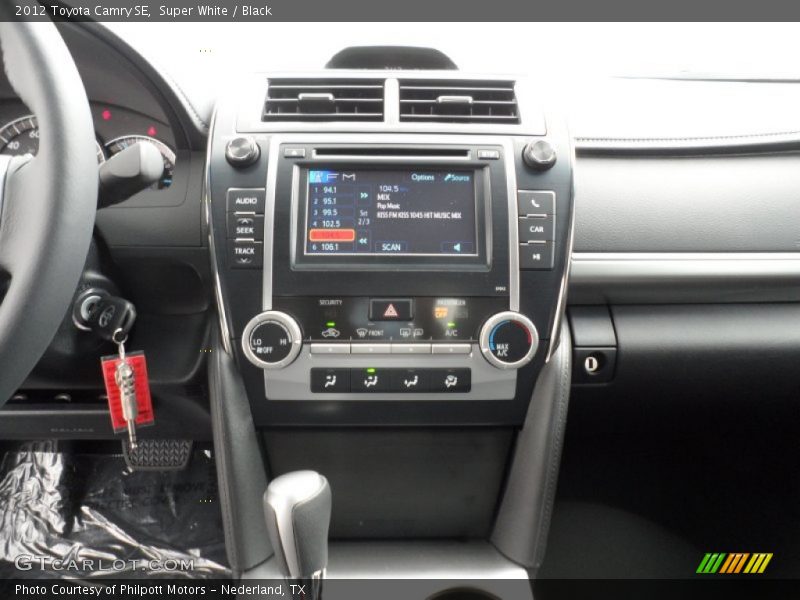 Super White / Black 2012 Toyota Camry SE