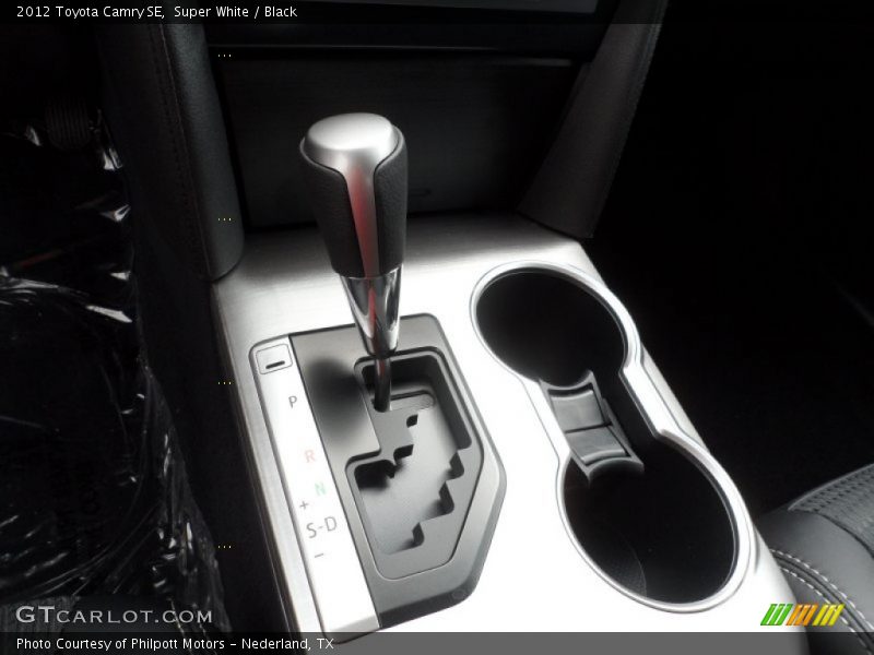 Super White / Black 2012 Toyota Camry SE