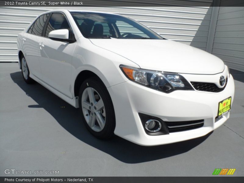 Super White / Black 2012 Toyota Camry SE