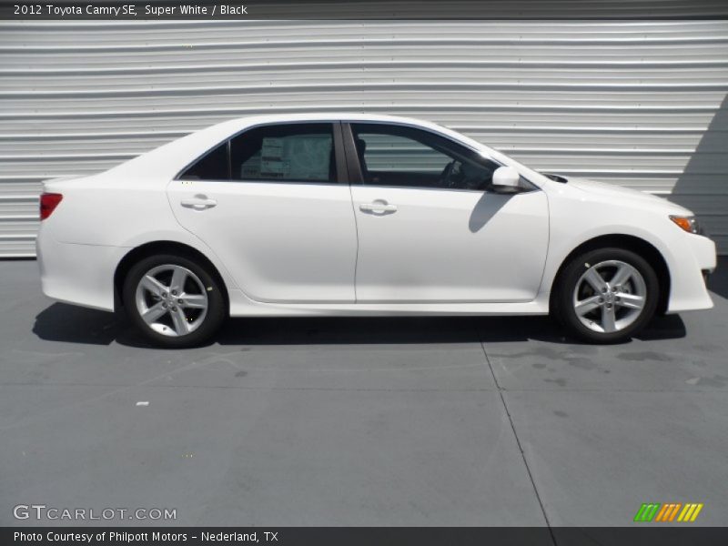 Super White / Black 2012 Toyota Camry SE