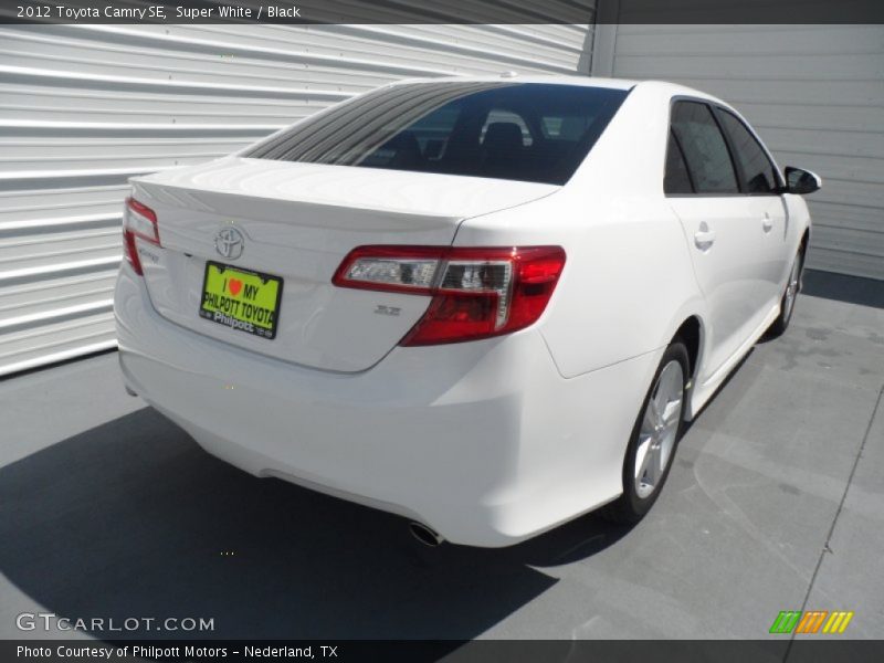 Super White / Black 2012 Toyota Camry SE