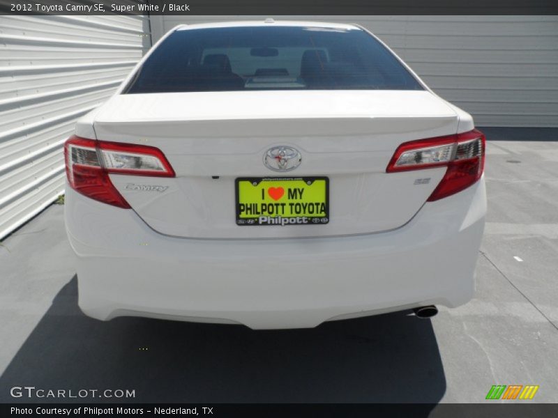 Super White / Black 2012 Toyota Camry SE