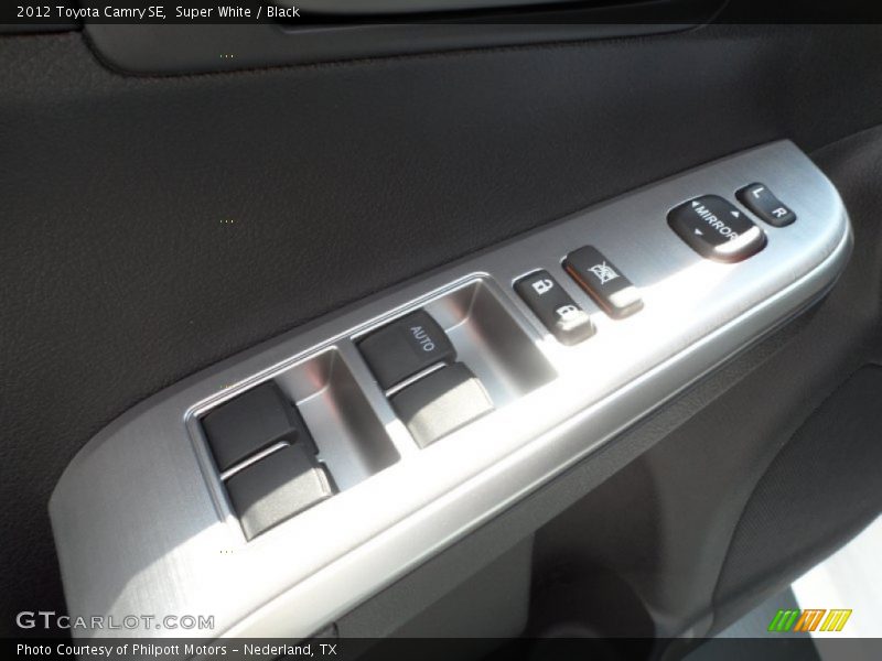 Super White / Black 2012 Toyota Camry SE
