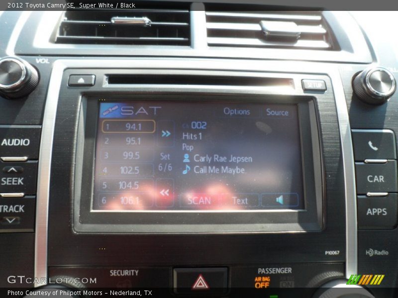 Super White / Black 2012 Toyota Camry SE