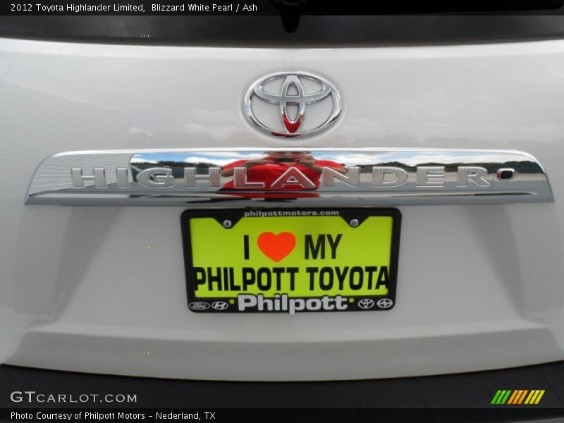 Blizzard White Pearl / Ash 2012 Toyota Highlander Limited