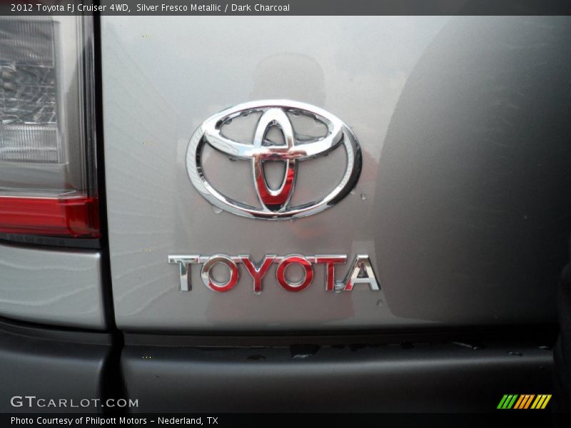 Silver Fresco Metallic / Dark Charcoal 2012 Toyota FJ Cruiser 4WD