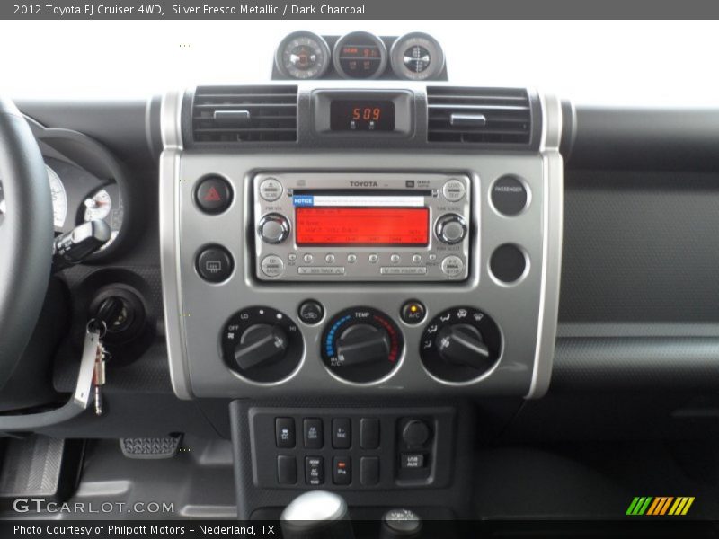 Silver Fresco Metallic / Dark Charcoal 2012 Toyota FJ Cruiser 4WD